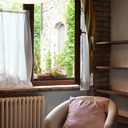 Casale Sovrastante Il Di Bolsena